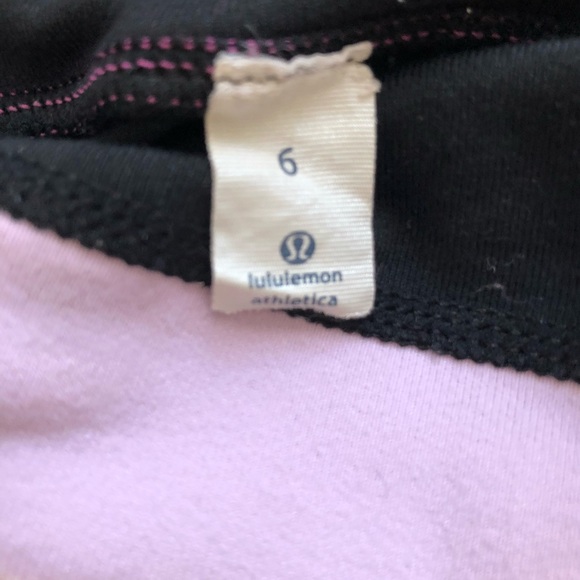HOST PICK 🔥🔥🔥🔥🔥🔥Lululemon Black and Pink Capri Pants Size 6 - Picture 4 of 8